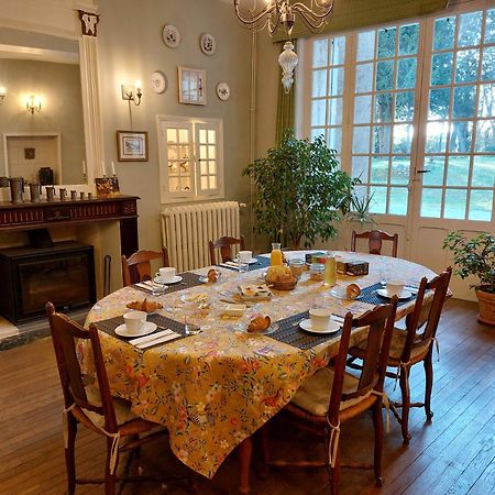 לינה וארוחת בוקר מונטרוי-בלה Manoir Du Bellay מראה חיצוני תמונה