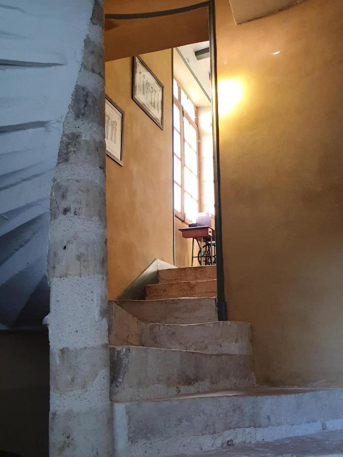 לינה וארוחת בוקר מונטרוי-בלה Manoir Du Bellay מראה חיצוני תמונה