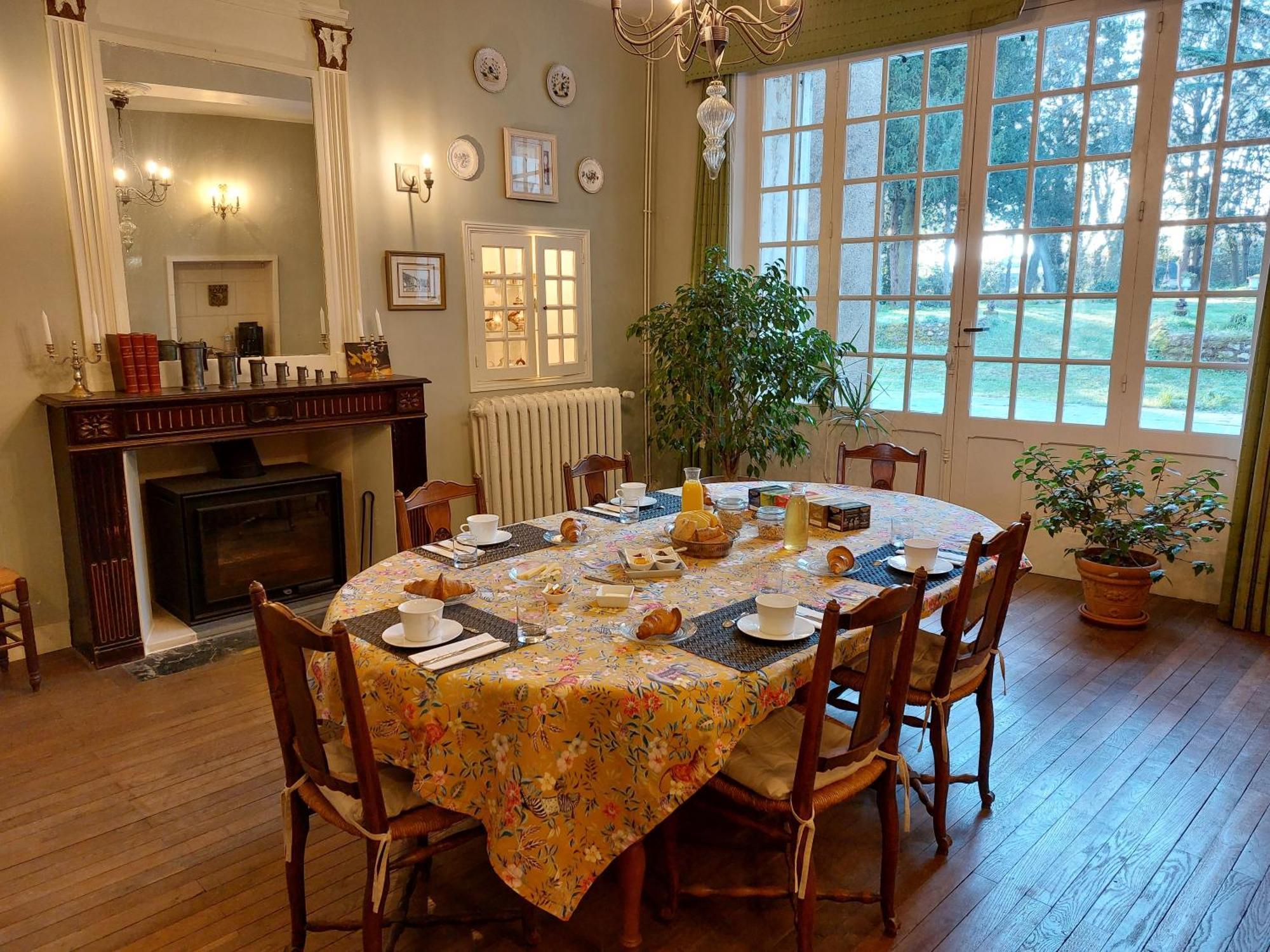 לינה וארוחת בוקר מונטרוי-בלה Manoir Du Bellay מראה חיצוני תמונה