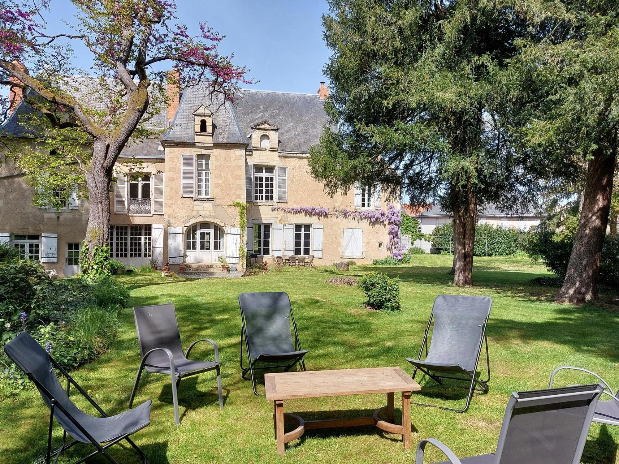 לינה וארוחת בוקר מונטרוי-בלה Manoir Du Bellay מראה חיצוני תמונה